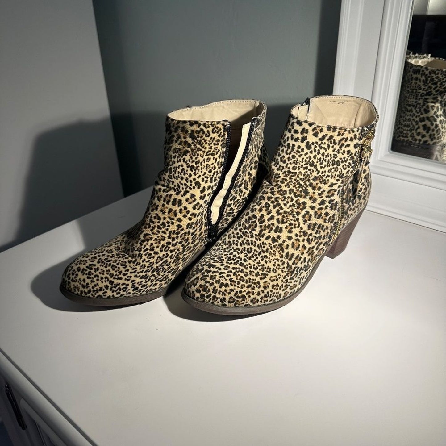 Diba Leopard Brushed Suede-like Booties EUC size 39 (8.5)